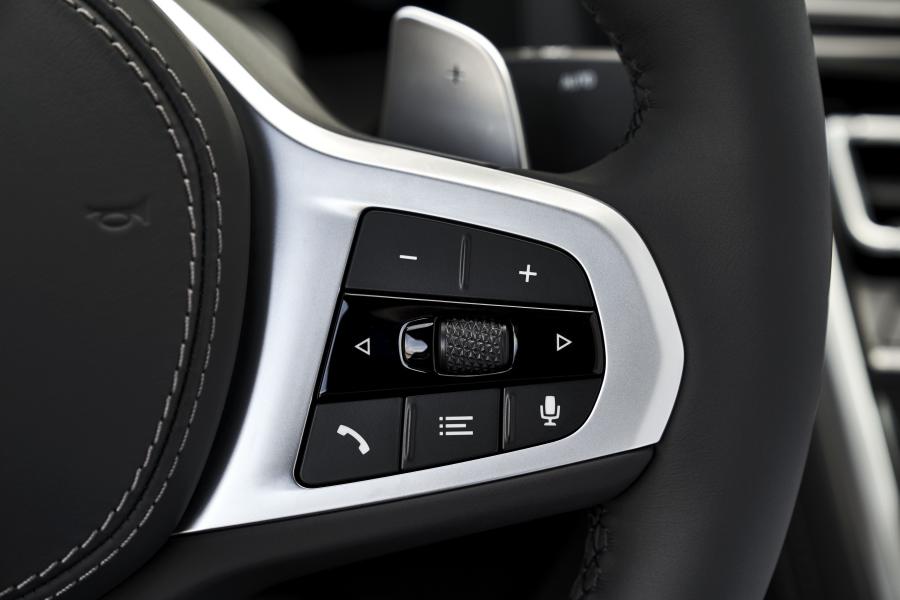 Детали интерьера BMW M850i xDrive Carbon Package (G15) 2018 года  (WW) (фото 108 из 287)